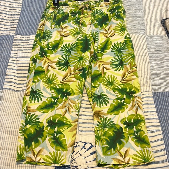 Women’s size 10 Liz Claiborne beachy pants pockets all around, 2 front, 2 back - Picture 3 of 7